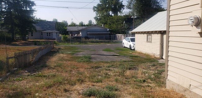 Building Photo - Cheney-5 bed 2.5 bath house Available Now