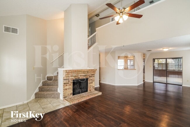 Foto del edificio - 5122 Lakebend E Dr