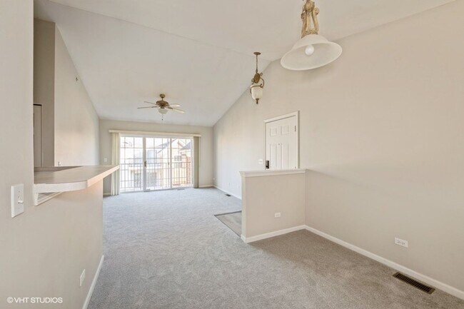 Building Photo - Beautiful 3rd Floor Condo in Wheeling with...