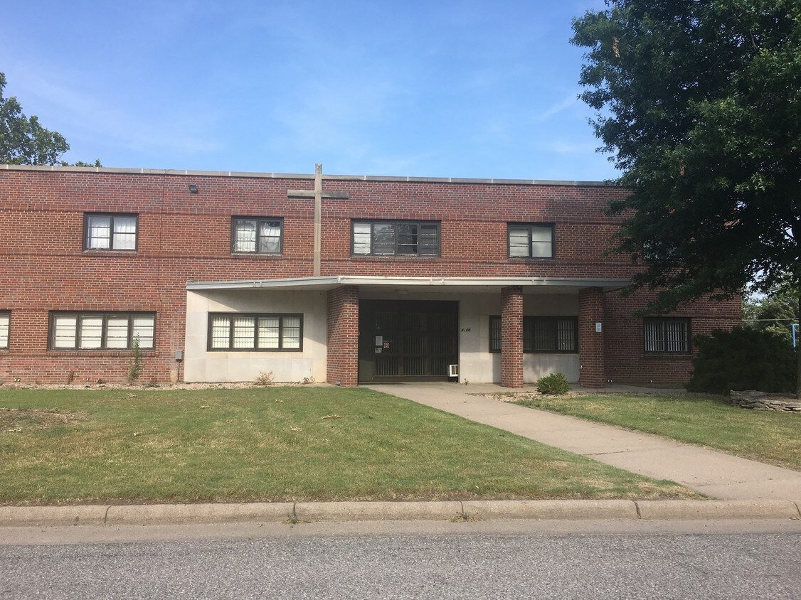 2100 N Jackson St, Hutchinson, KS 67502 Apartments in Hutchinson, KS