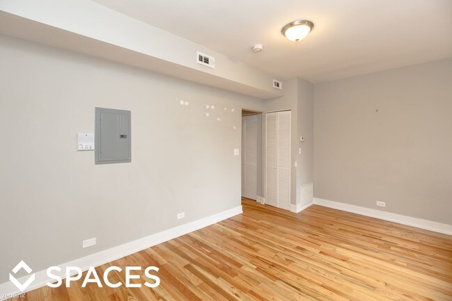 Building Photo - 820 W Cuyler Ave