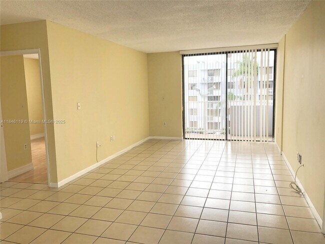 Foto del edificio - 8261 NW 8th St
