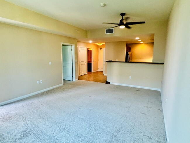 Building Photo - Beautiful Condo Adjacent to Petco Park - P...