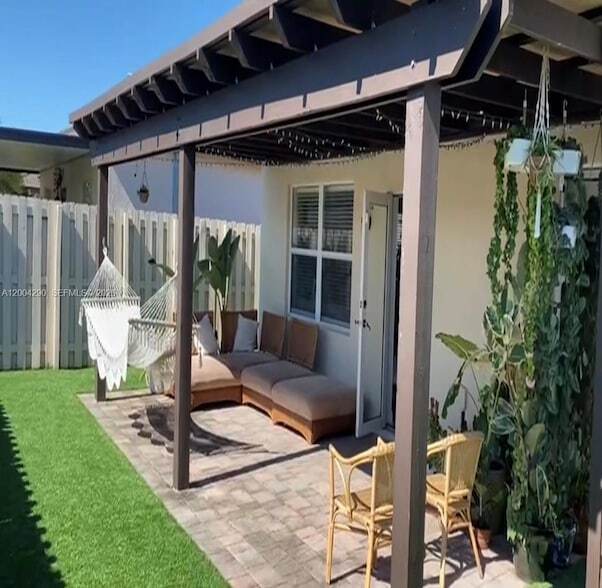 Foto del edificio - 2356 NE 3rd Ct