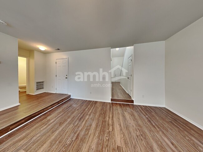 Building Photo - 2500 Landale Ct