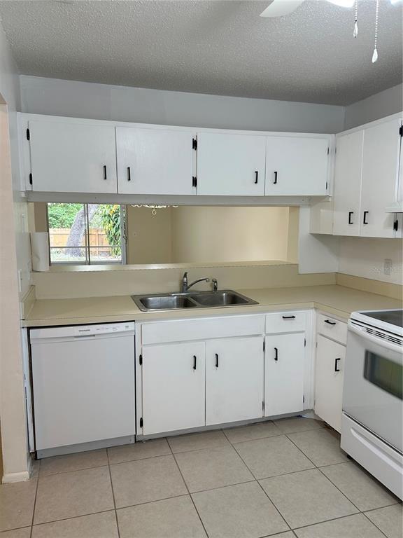 Foto del edificio - 1138 Dover Ct