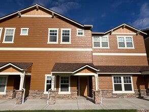 Building Photo - 5641 Shamrock Heights