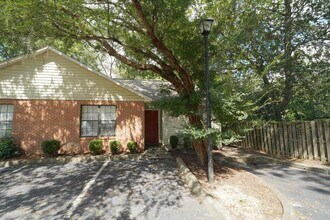 Building Photo - 828 Ashlyn Forest Dr