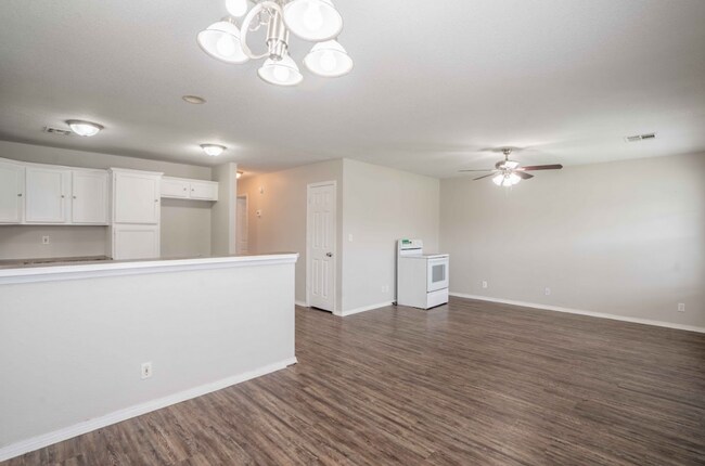 Building Photo - 3 Bed / 2 Bath in Tulsa!