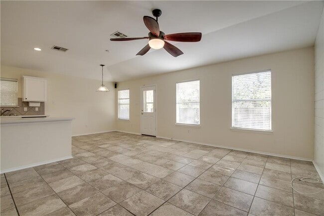 Building Photo - 113 Spur Cove