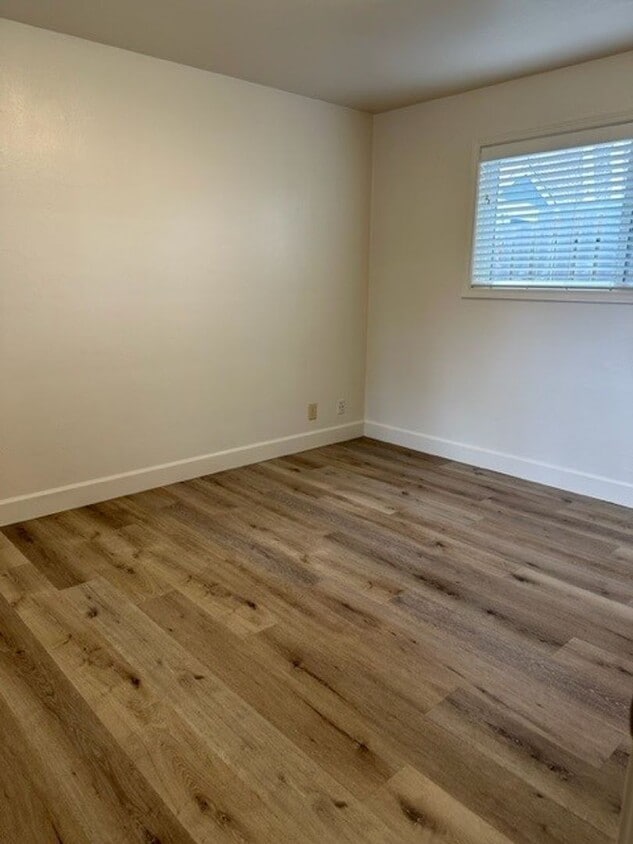 Building Photo - 197