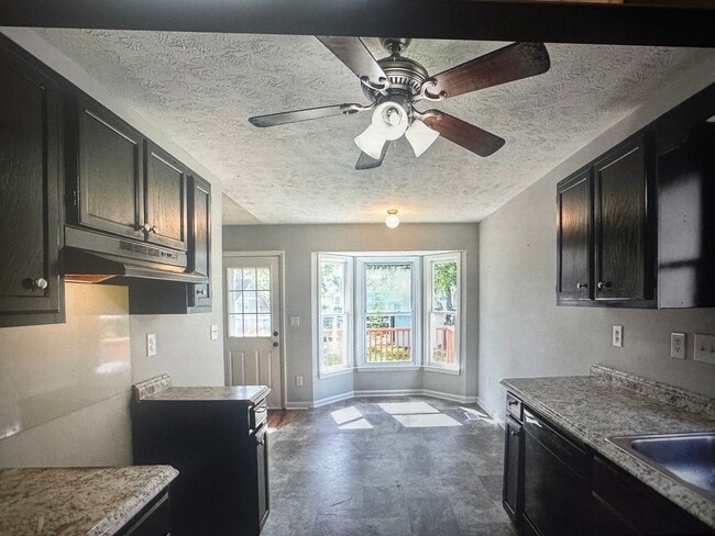 Kitchen - 6813 Torrance Ln