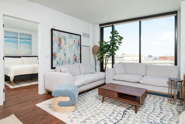 Building Photo - 212 Stuart St