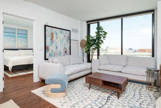 Building Photo - 212 Stuart St