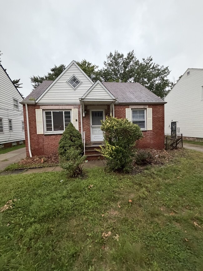 Building Photo - 380 E 260th St