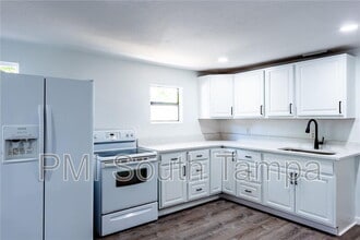 Building Photo - 3402 W Van Buren Dr