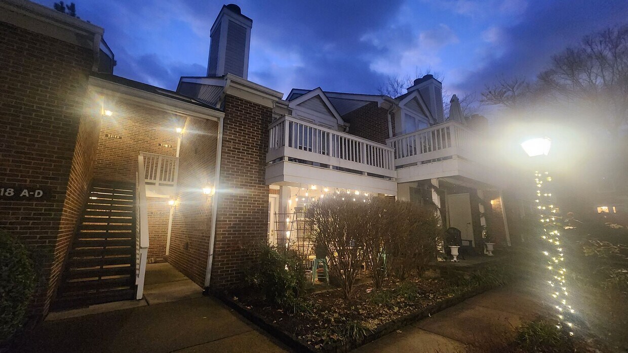 Tucked Away Condo with Balcony near Shirlington - Tucked Away Condo with Balcony near Shirlington