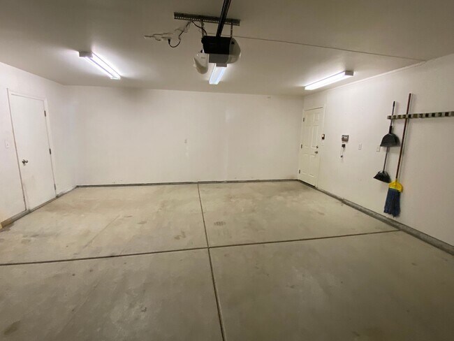 Foto del edificio - Spacious Exeter Home coming soon!