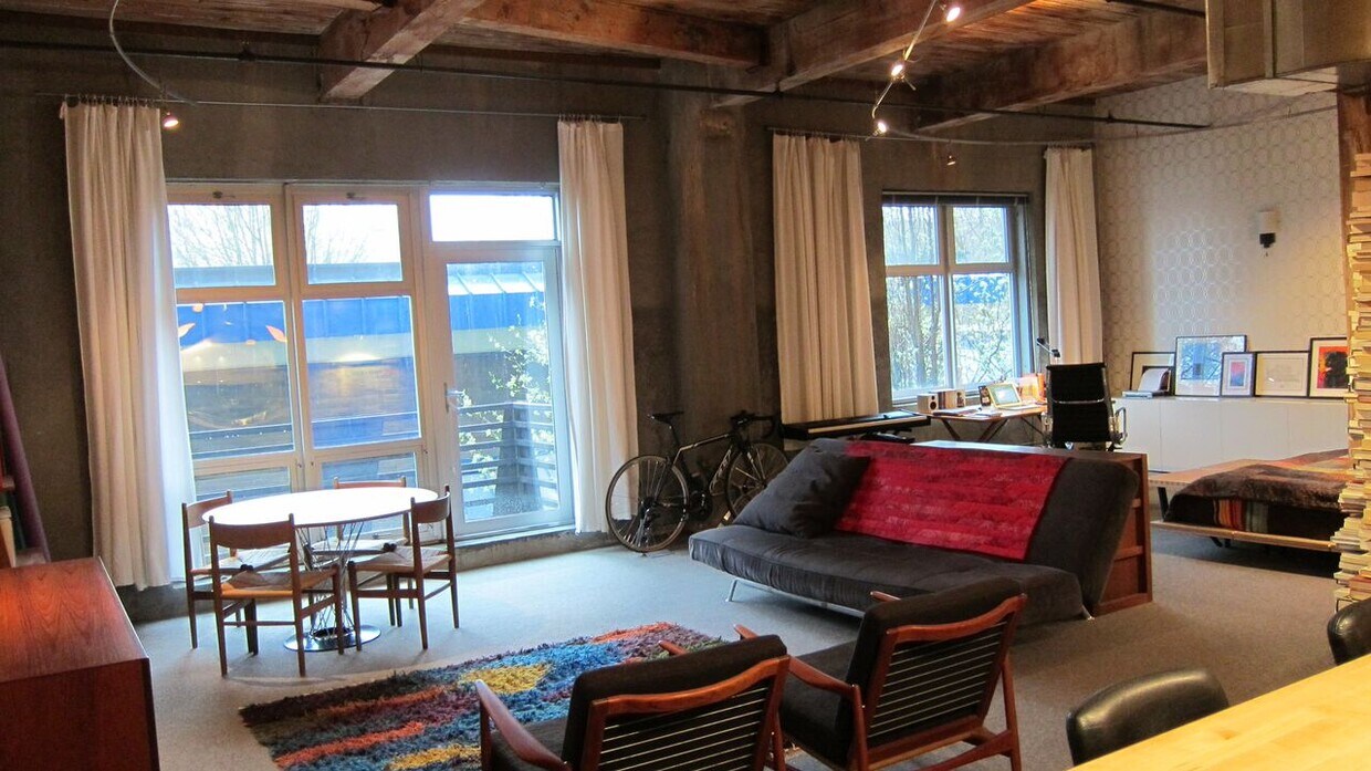 Main living space - 725 NW Flanders St