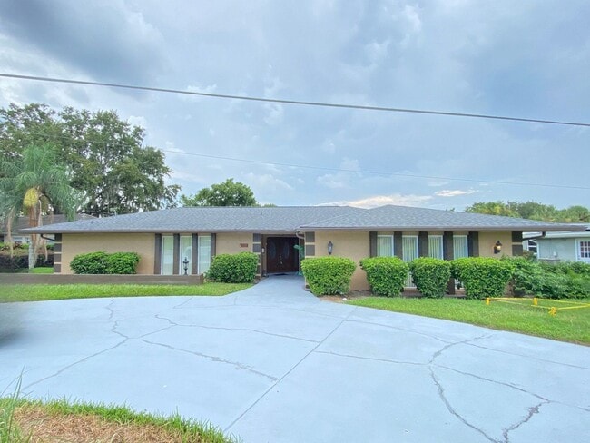 $500 OFF of second month of rent!! Desired... - $500 OFF of second month of rent!! Desired... House