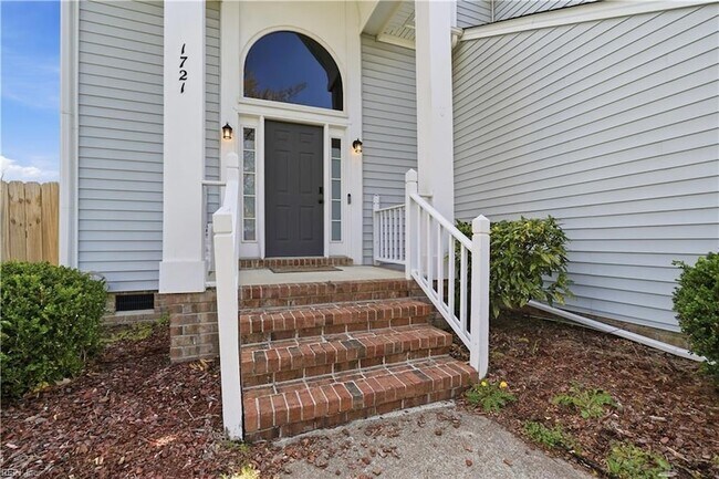 Building Photo - 1721 Chestwood Dr