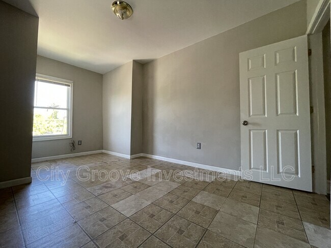 Building Photo - 5748 N 7th St