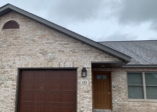 Building Photo - 121-127 Stone Ct