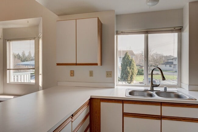Foto del edificio - 2 Bedroom/2 Bath in Courtyard Condos