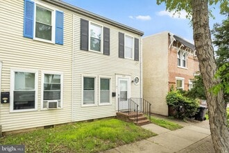 Building Photo - 325 E 13th St
