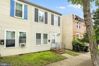 Building Photo - 325 E 13th St
