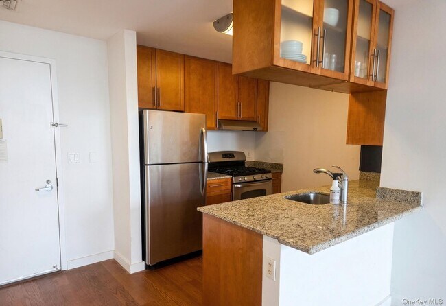 Foto del edificio - 40-28 College Point Blvd