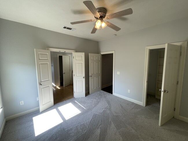 Building Photo - Rare opportunity to rent in Braeburn Court