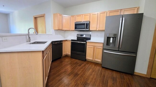 Foto del edificio - 10900 W Bluemound Rd