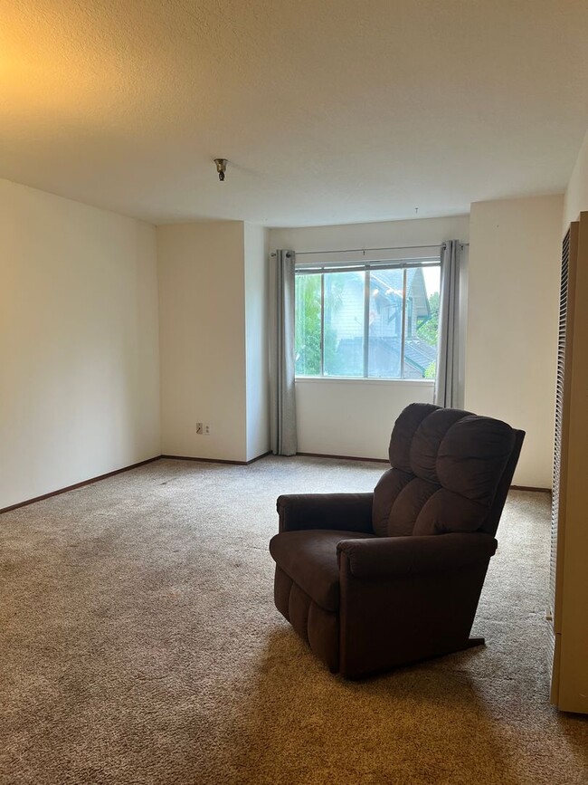 Building Photo - Low income 62+ 1 bedroom at Vista Prieta!