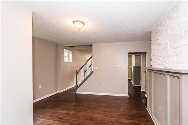 Foto del edificio - Beautiful 2 bed, 2.5 bath luxury home in S...