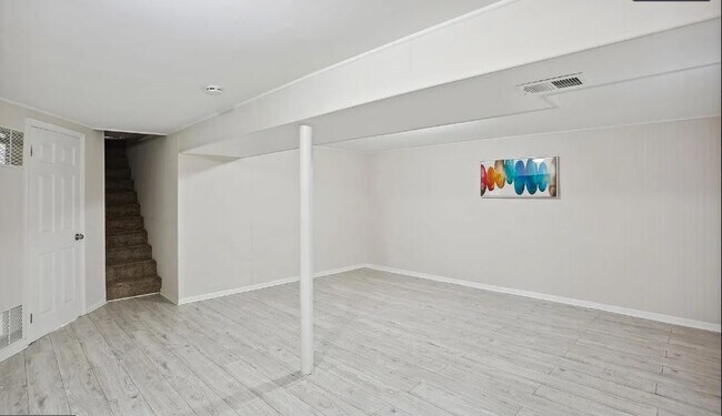 Building Photo - 4907 Flanders Ave