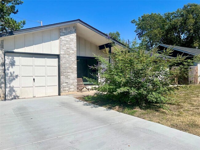 Building Photo - 1304 Turtle Creek Blvd