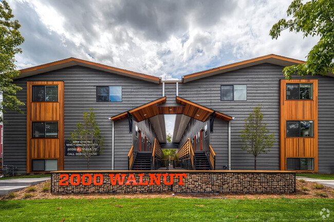 2000 Walnut