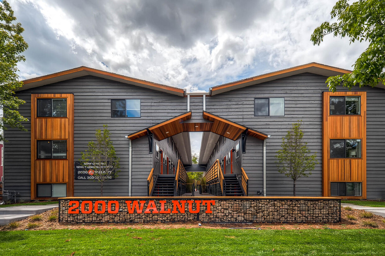 2000 Walnut Vista al edificio - 2000 Walnut