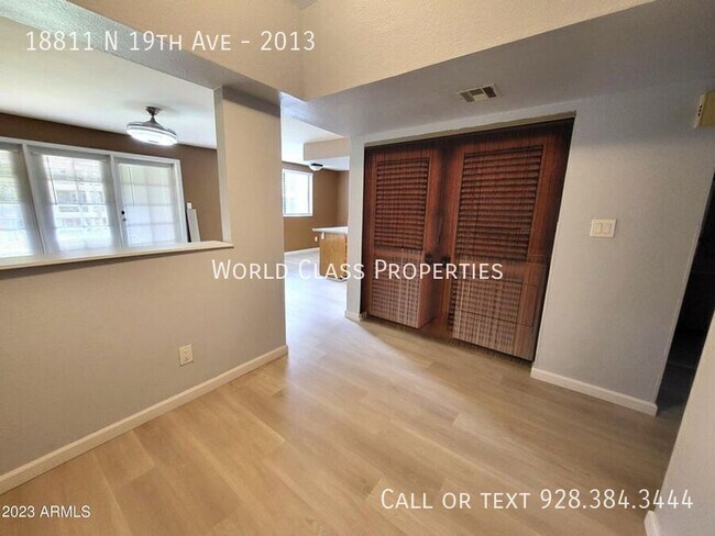 Foto del edificio - 18811 N 19th Ave