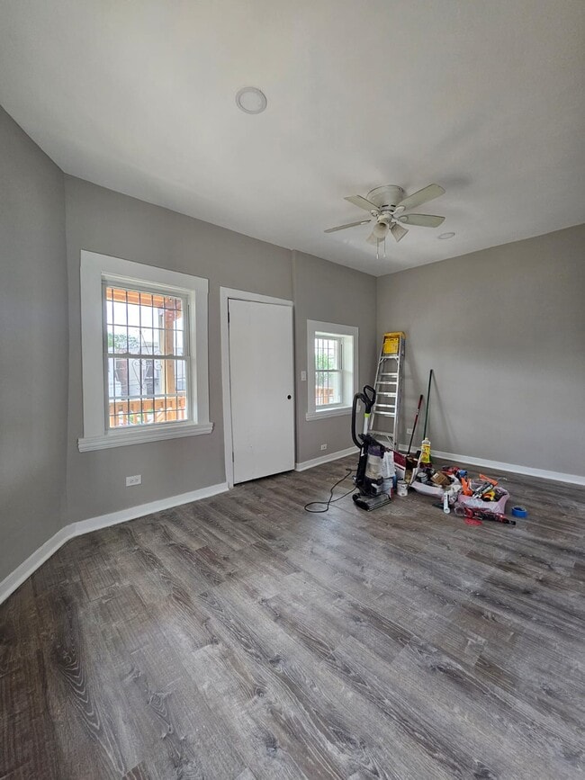 Building Photo - 909 S Bell Ave