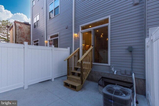 Foto del edificio - 141 W Huntingdon St