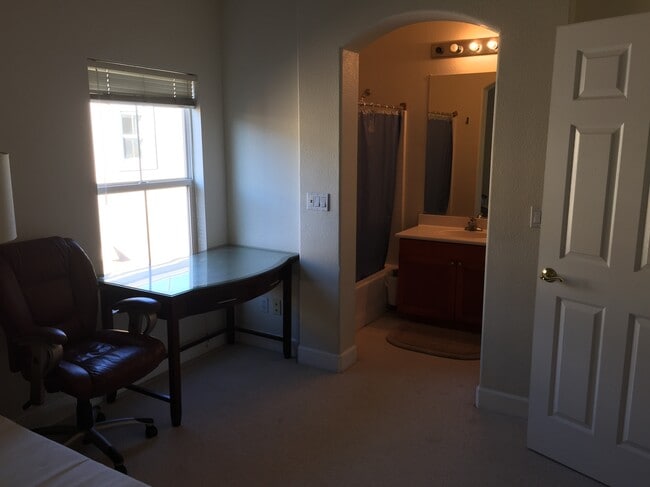 Building Photo - 235 Metropolitan Dr