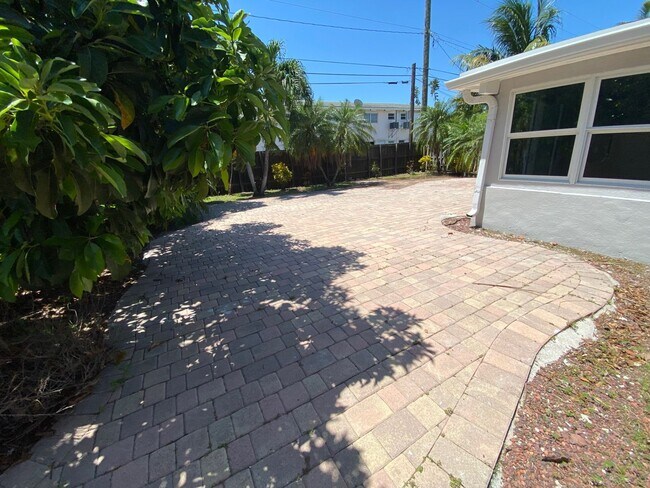 Foto del edificio - 804 NE 2nd St