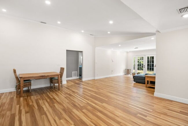 Foto del edificio - BEAUTIFUL Home For Rent in Lakewood Estates!