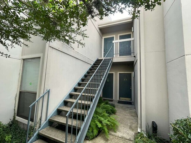 Foto del edificio - 7950 N Stadium Dr