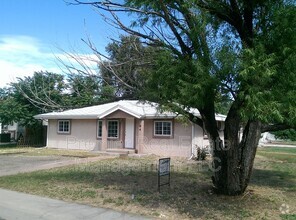 Building Photo - 941 Longs Peak St