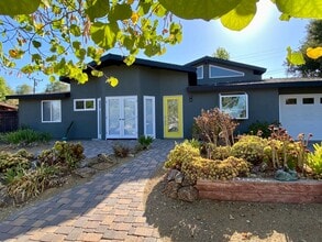 Building Photo - 874 Chelterham Cir