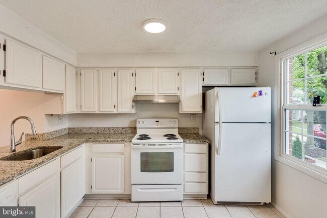 Foto del edificio - 2841 Shepperton Terrace