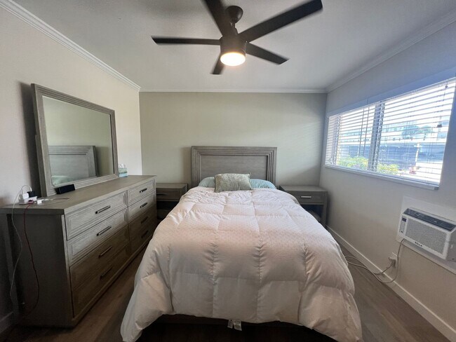 Building Photo - ***BONAIRE CLUB***DOWNTOWN NAPLES***COMPLETELY UPDATED FURNISHED SEASONAL RENTAL***OWNER OPEN TO ...